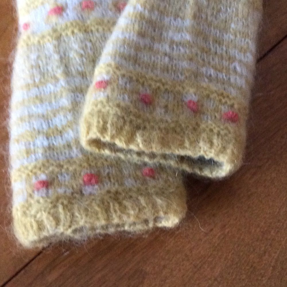 Frenchknot Hand Warmers View 3